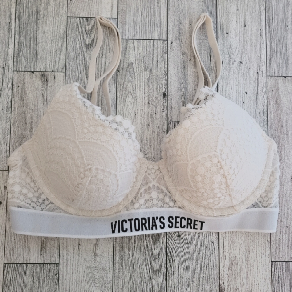Victoria's Secret Ivory Lace Convertible Bra 32B